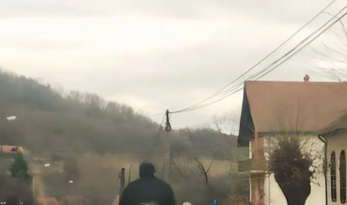 Netko je u jednom selu snimio urnebesan prizor, fotka je odmah obišla cijeli Balkan