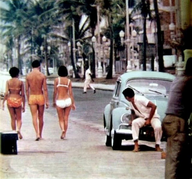 8. Šetnja na plaži Ipanema, Rio de Janeiro tijekom 1970-ih.