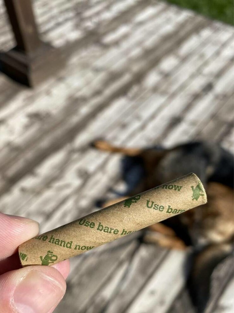 7. Na kraju vrećica za pseći izmet piše - sada se koristi rukama