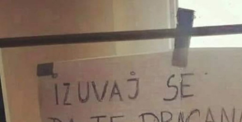 Natpis na ulazu u nečiji stan nasmijao je cijelu regiju, odmah ćete vidjeti zašto
