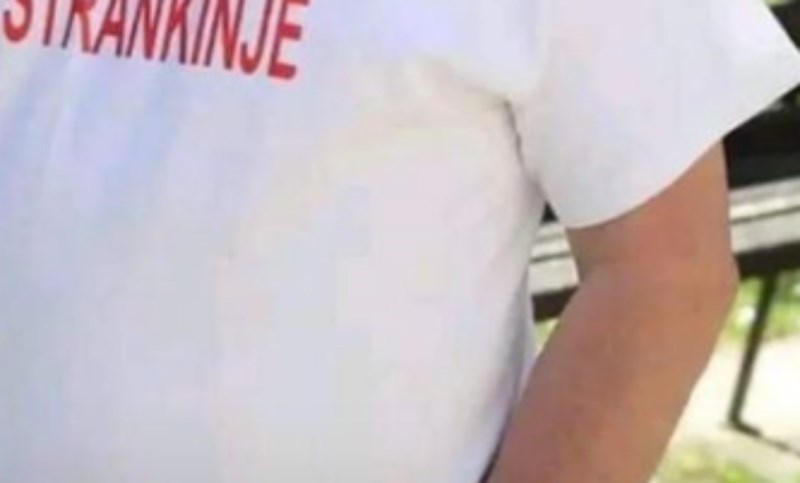Tip je privukao pažnju slučajnih prolaznika, a sve zbog urnebesnog natpisa na majici
