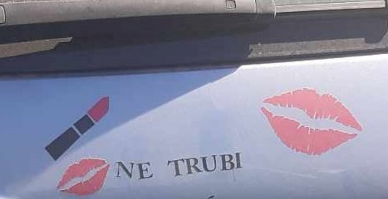 Zamolba jedne vozačice hit je na Fejsu, morate vidjeti zašto traži da joj se ne trubi