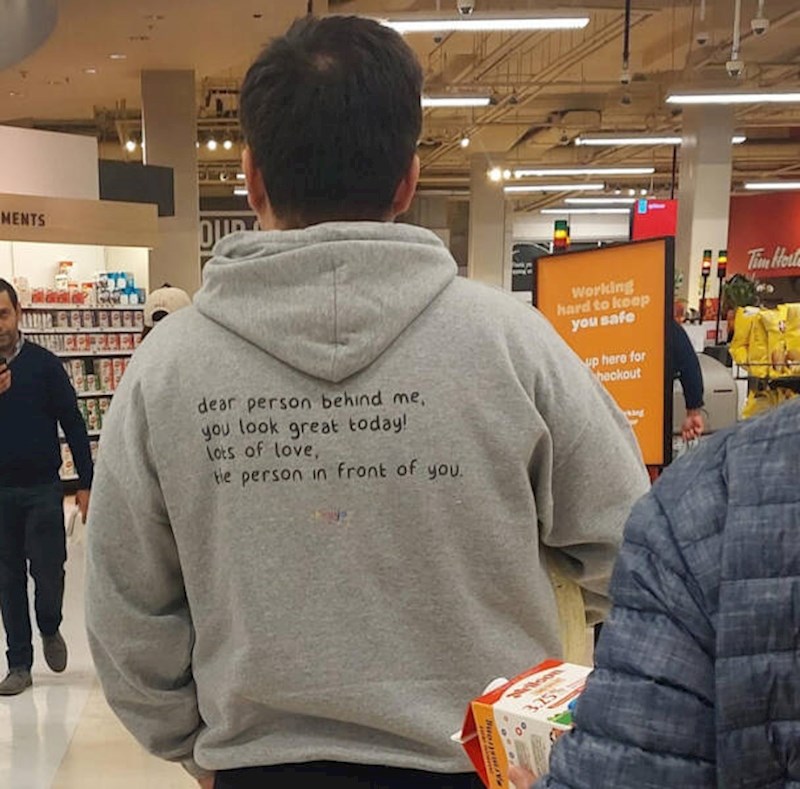 13. "Draga osobo iza mene, izgledaš sjajno danas! Puno ljubavi, osoba ispred tebe."