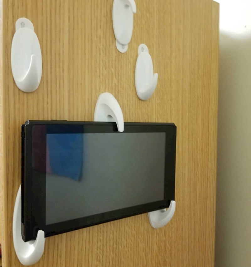 1. Zidni držač za tablet