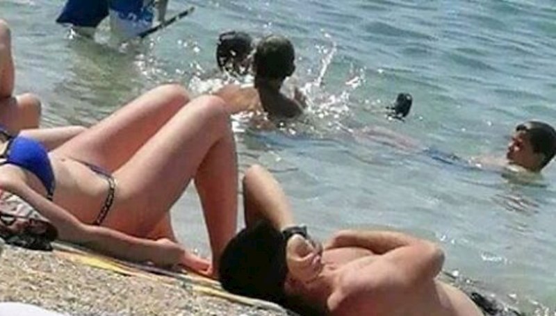 Fejsom kruži urnebesan prizor s jedne plaže, morate vidjeti kako se žena zaštitila od sunca