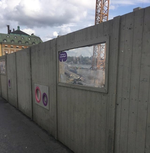 6. U Stockholmu postoje prozorčići u ogradi koji omogućuju djeci i odraslima da promatraju radove na gradilištu
