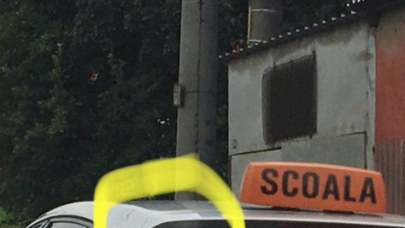 Fotka vozila autoškole u Rumunjskoj hit je na društvenim mrežama, ovo je baš bizarno