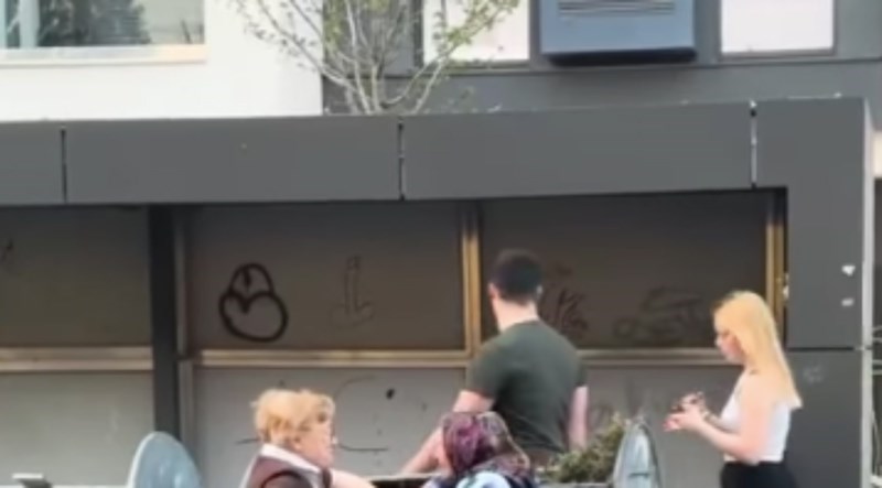 Dvije bakice iz Dalmacije nasmijale su ljude na Fejsu odabirom mjesta za ćakulu, snimka je hit