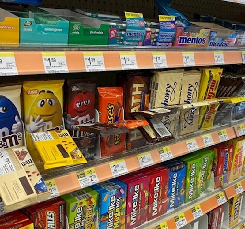 6. Netko je prepolovio sve čokolade