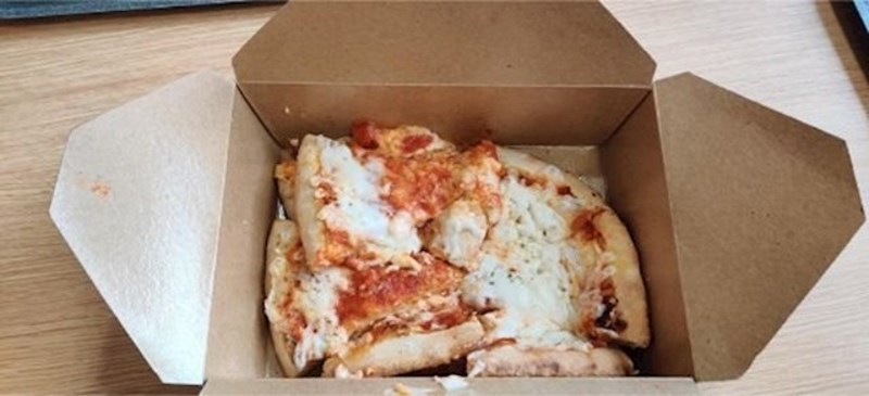 8. Dostavljač mi je ovako donio pizzu