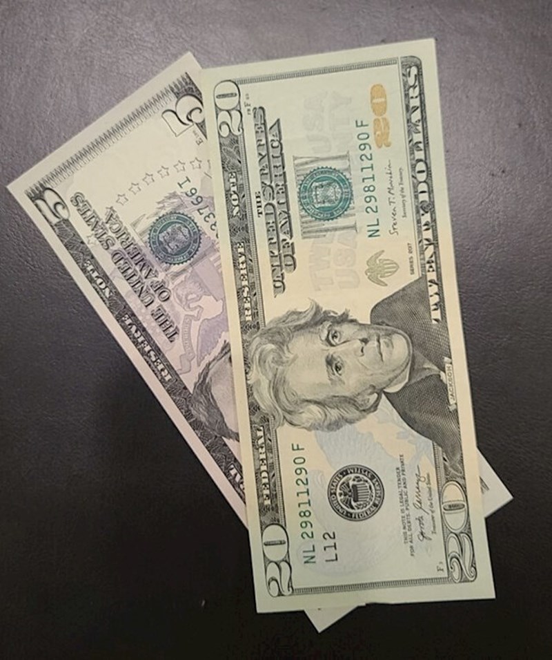 Božićnica u iznosu od 25 dolara