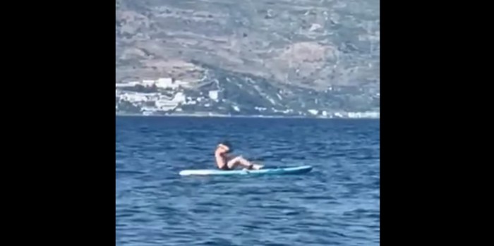 Ekipu na Fejsu oduševila je hit snimka iz Dalmacije, morate vidjeti što radi tip na SUP dasci