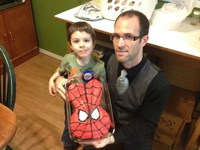 "Moj sin je htio kolač u obliku Spider-Mana. Ovo je bio moj prvi pokušaj."