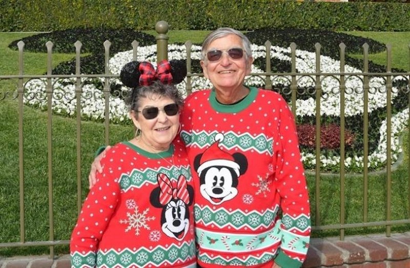 9. Prvi spoj im je bio u Disneylandu. Svake godine za godišnjicu ponovno odlaze tamo.