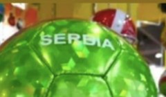Fotka bizarne nogometne lopte naljutila je Hrvate i Srbe, sve će vam biti jasno kad ju vidite