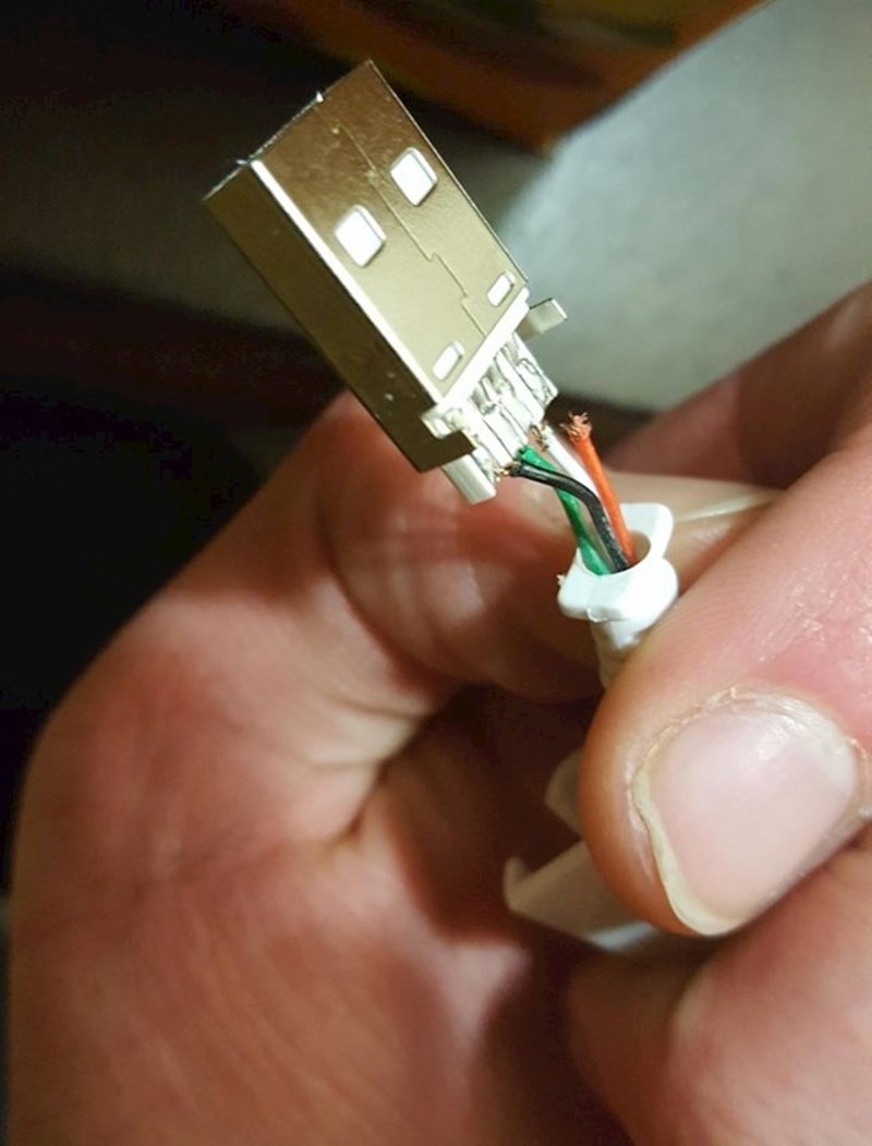 12. Evo što mi se dogodilo dok sam punio mobitel