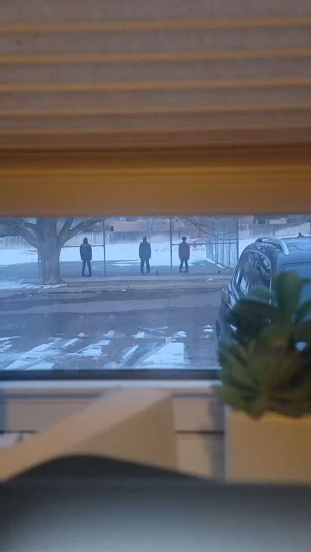 Nepomične osobe na polju