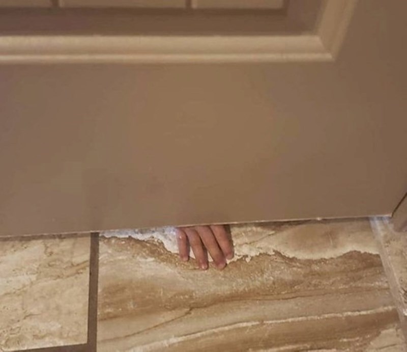 Pokušala sam otići na WC i biti sama 3 minute. Nakon 20 sekundi: