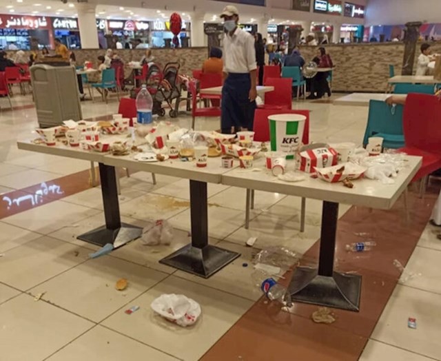Obitelj je ovako ostavila svoj stol u KFC-u
