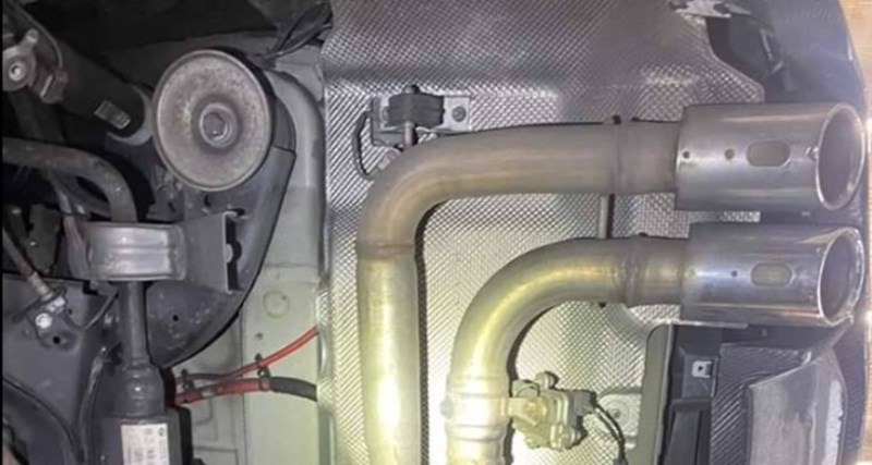 Vlasnik BMW-a iz Srbije požalio se mehaničaru da mu auspuh ne radi, ovaj je morao slikati zašto