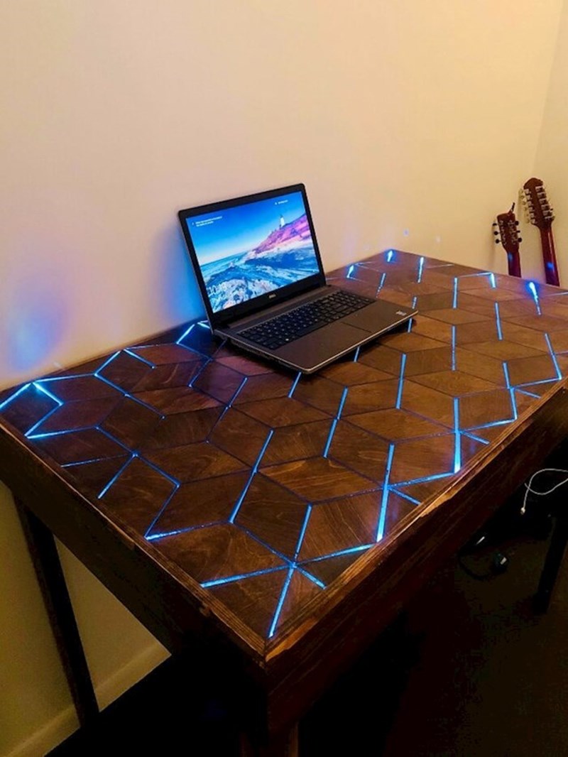 Moj stol napravljen od recikliranog materijala