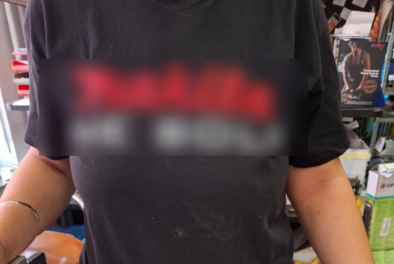 Svi kupci se nasmiju kad vide majicu ove prodavačice iz Zagreba, ovo je hit!