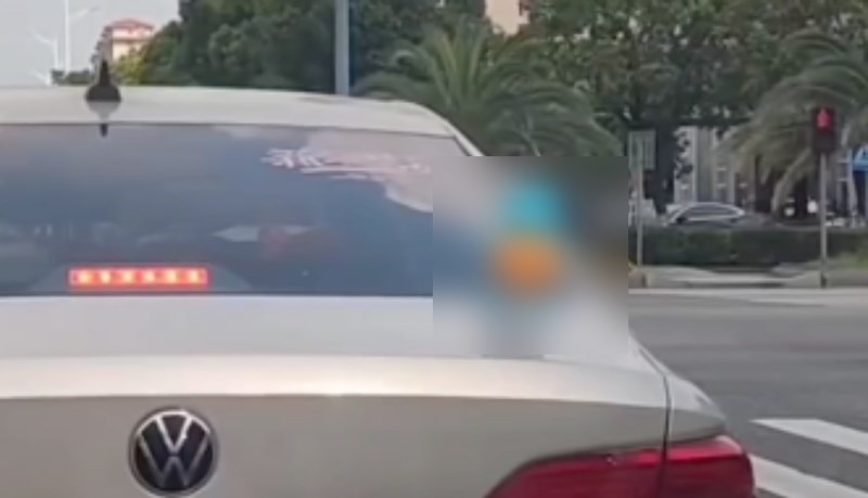 Tip je na auto instalirao možda najbolju stvar koju smo ikad vidjeli, oduševit će vas što radi