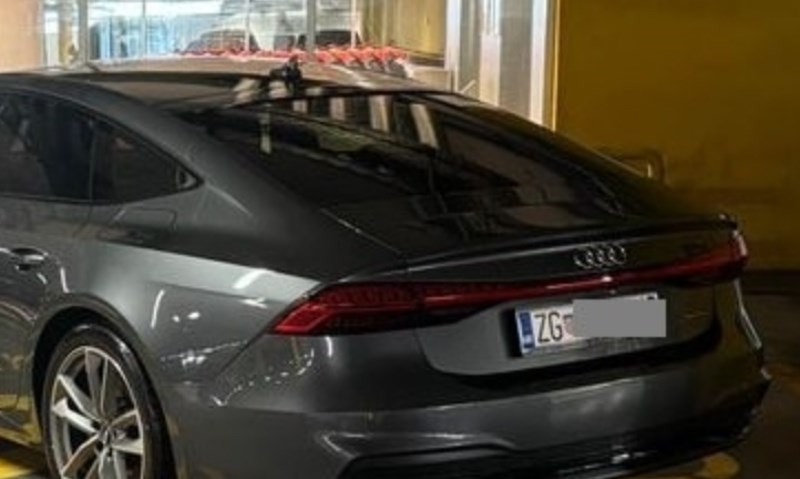 Mislili smo da smo vidjeli sve u prometu, ali ovaj vozač Audija digao je stvari na skroz novi nivo