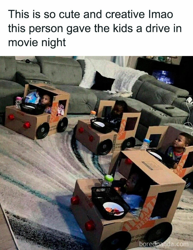 Tata im je napravio drive in kino u kući