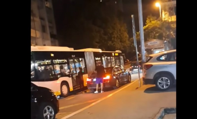 Snimka iz Splita razbjesnila je javnost, pogledajte što ovaj tip radi na autobusnoj stanici