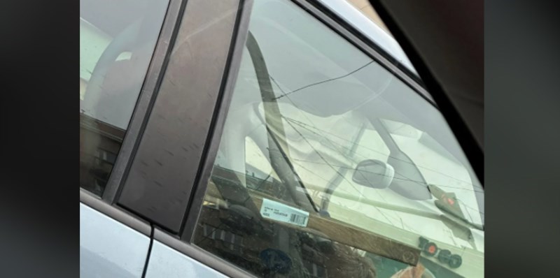 Vozač iz Zagreba je snimio urnebesnu situaciju u autu do sebe, opis fotke je legendaran!