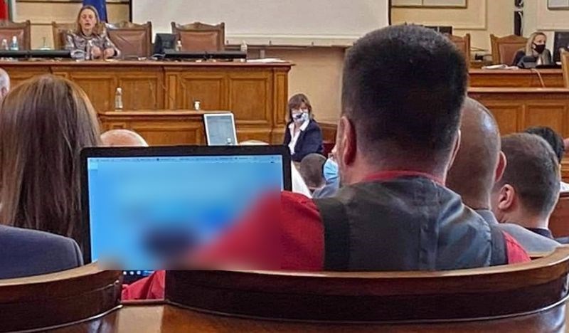 Scena iz bugarskog Parlamenta je obišla svijet, morate vidjeti što je zastupnik gledao na laptopu