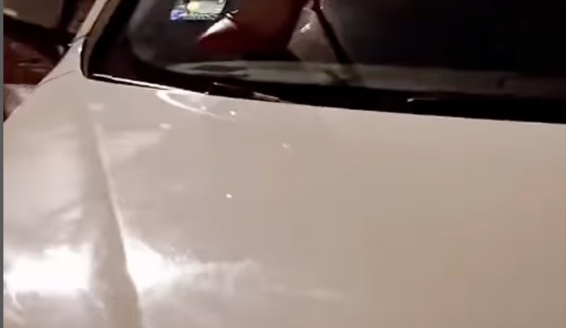 Dečko ju je prevario, prolaznici nisu mogli vjerovati što mu je napravila na autu za osvetu