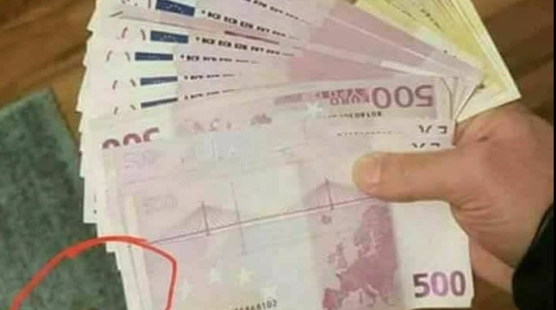 Majstor se išao pohvaliti koliko je love zaradio, ali svi umiru od smijeha na detalj u pozadini