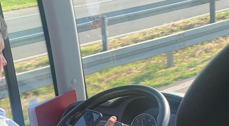 Vozač autobusa iz Srbije srušio je internet bizarnim potezom, morate vidjeti što je izveo u vožnji