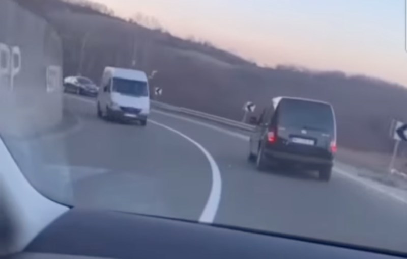 Vidjeli smo raznih luđaka na cesti, ali ovaj tip iz Srbije je upravo pobijedio. Pogledajte snimku
