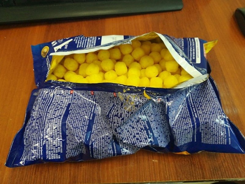 Otvorite ovako vrećicu smokija i neće vam se prevrtati na stolu