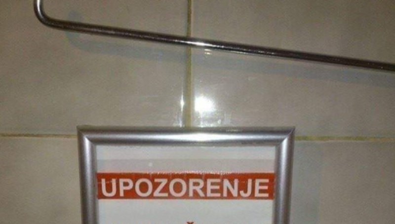 Fotka upozorenja iz WC-a u Dalmaciji izazvala je smijeh i zgražanje, pogledajte što piše