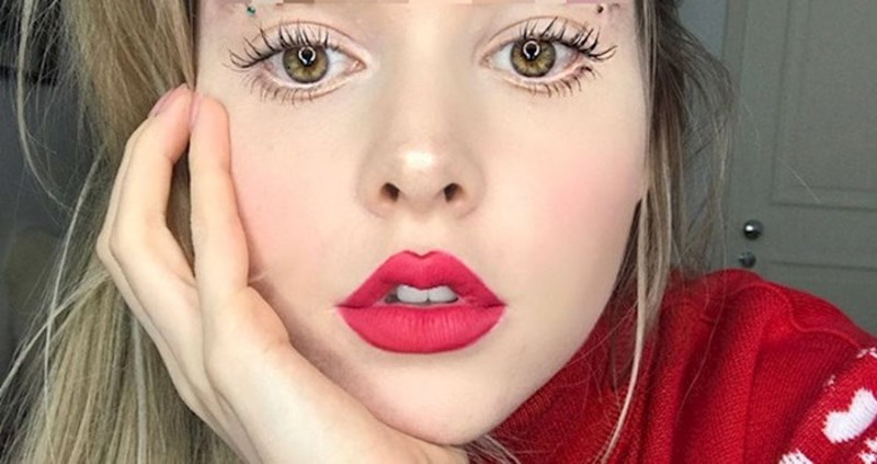 Najluđi ovogodišnji božićni trend su obrve u obliku božićnog drvca. Izgleda bolje nego što zvuči