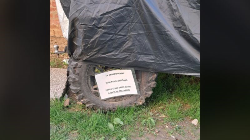 Tip je pokrio motocikl ceradom, morate vidjeti poruku koju je ostavio susjedima!