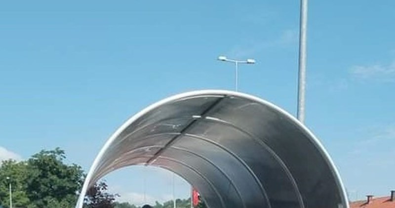 Prizor ispred jedne trgovine u Karlovcu nasmijao ljude, sve će vam biti jasno kad pogledate fotku