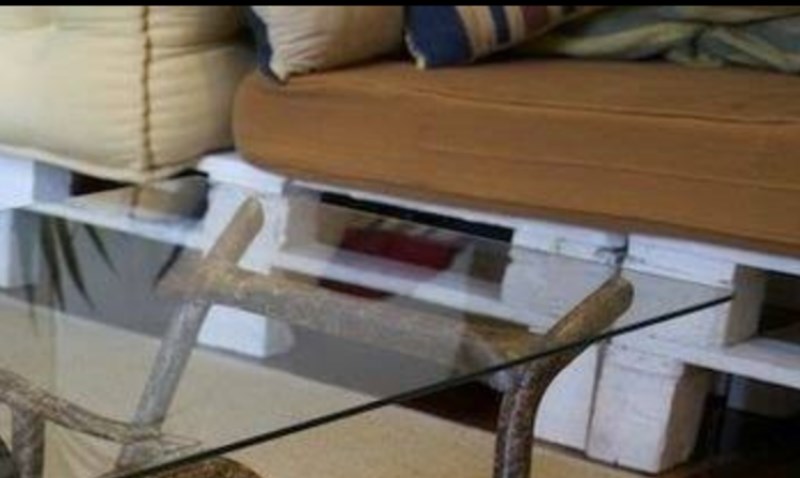 Fotka stola u kući tipa iz Srbije je postala apsolutni hit, morate vidjeti od čega ga je napravio