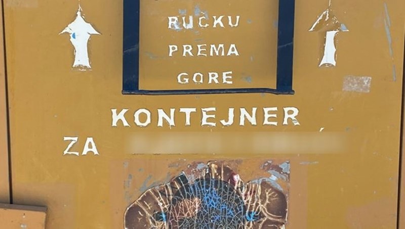 Netko je promijenio jedno slovo na kontejneru i ljudi su apsolutno zgroženi što sada piše