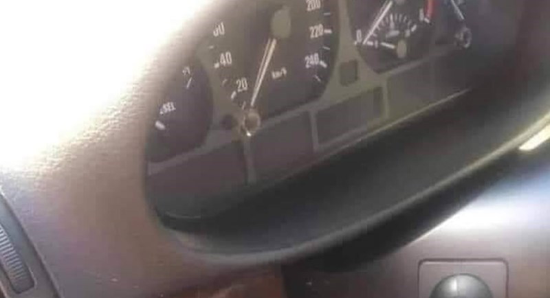 Svi umiru od smijeha zbog ove fotke iz jednog auta, odmah ćete uočiti zašto