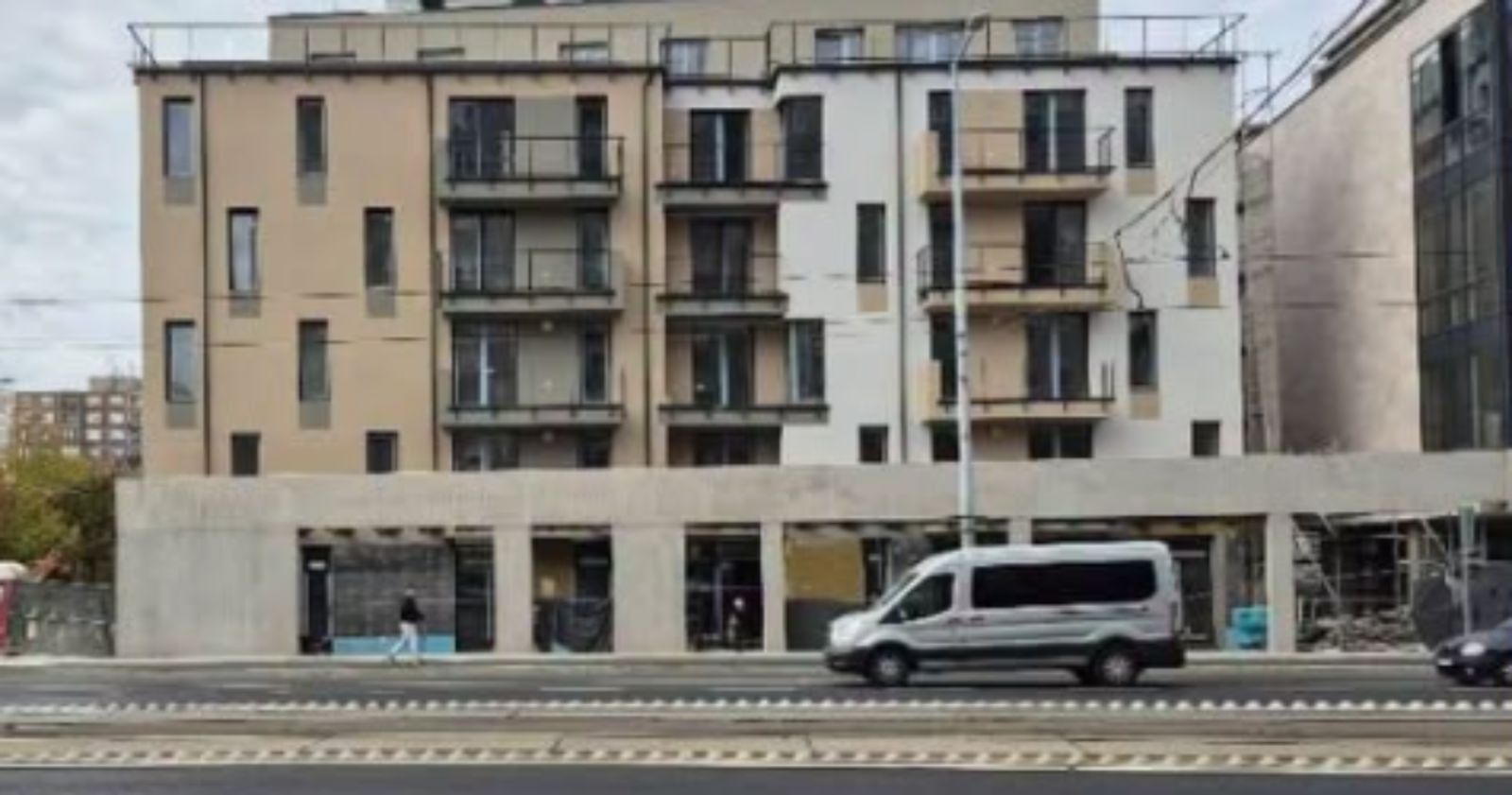 Fotka parking mjesta iz Mađarske zbunila je internet; nikom nije jasno kako je ovo moguće