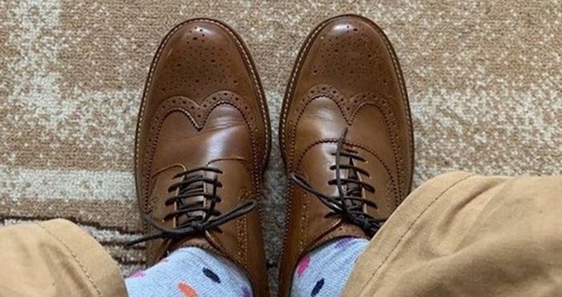 Čovjek je kupio ove cipele i tek nakon mjesec dana shvatio što je napravio. Vidite li vi?