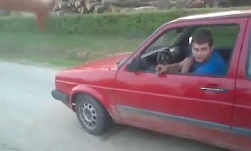 Iz BiH stiže najluđa snimka godine! Pogledajte što je bosanski Hulk izveo s Golfom