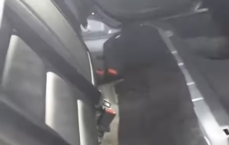 Tip je rastavio pola auta da vidi što stalno škripi dok vozi, tisuće umiru od smijeha zbog uzroka