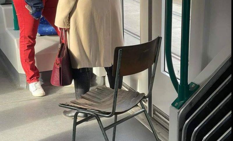 U tramvaju u Poljskoj netko je snimio potpuno ludu scenu. I, ne, nije riječ o stolici