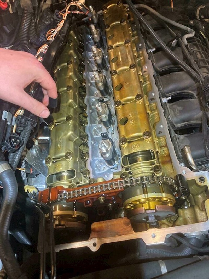 Motor automobila koji je prešao 200.000 kilometara. Redovito održavan i redovito mijenjano ulje